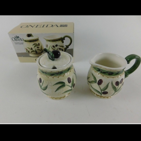 Oneida Other - Vintage 4 piece ONEIDA cream&sugar w/lid & salt &pepper sets.Never used in boxes
